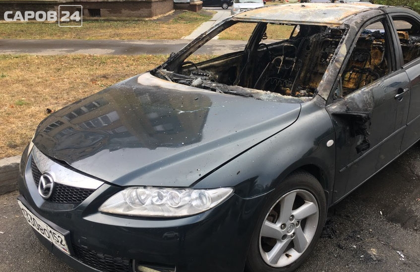 В Сарове сгорел автомобиль Mazda