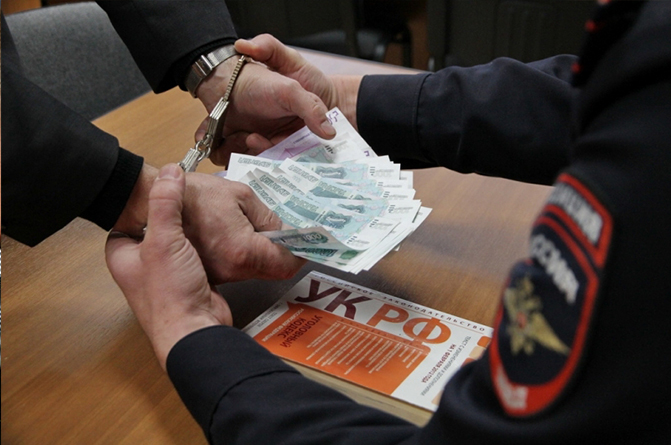 Чиновника осудят за требование взятки