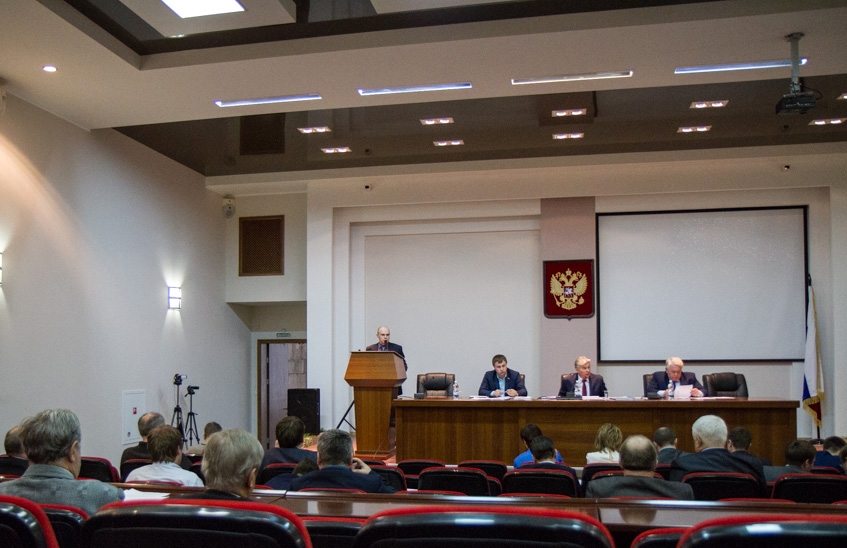 Начальник управления полиции просит депутатов подключиться к работе по устранению ям на дорогах