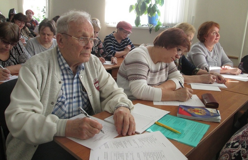 80 пенсионеров захотели стать "студентами" СарФТИ