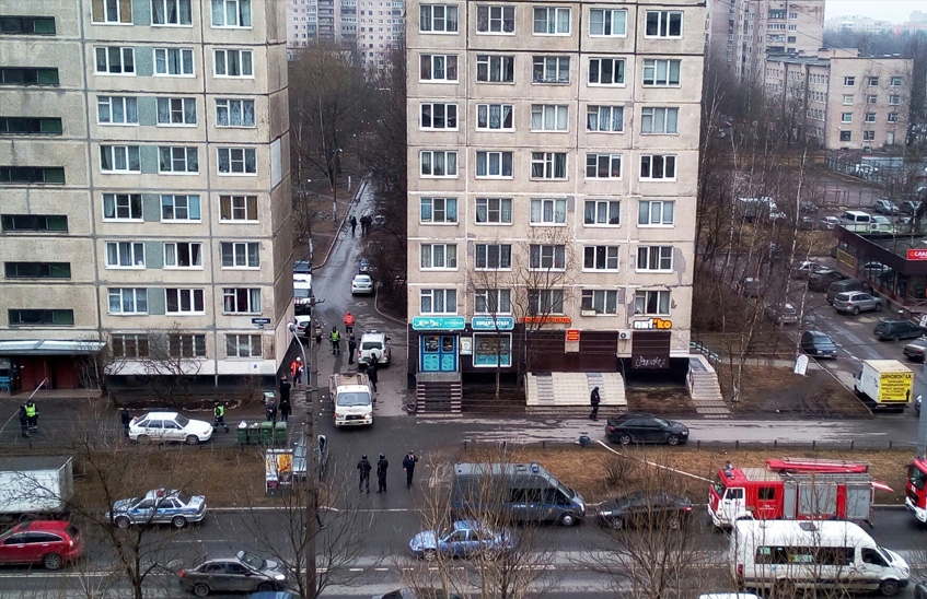 В одном из жилых домов Санкт-Петербурга обезвредили бомбу