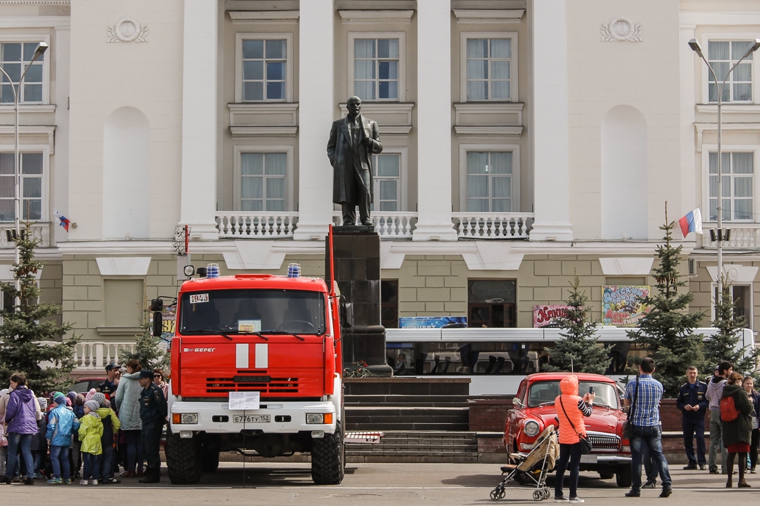 Выставка техники МЧС на площади Ленина