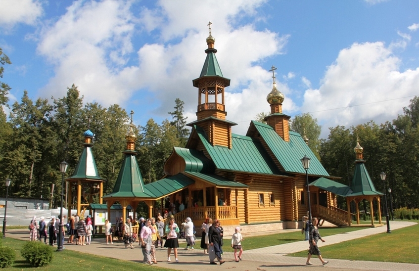 Саровские церкви. Новая Церковь в Сарове. Церковь на Менделеева Саров. Церковь Иоанна Многострадального в Сарове. Храм в честь святых Царственных страстотерпцев-Саров фото.