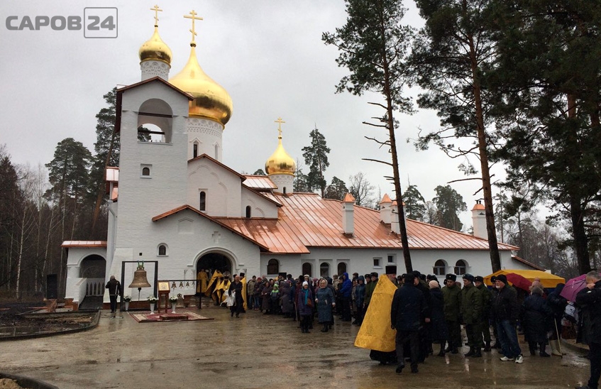Смотрите прямую трансляцию освящения колоколов строящегося храма в честь святых Царственных страстотерпцев