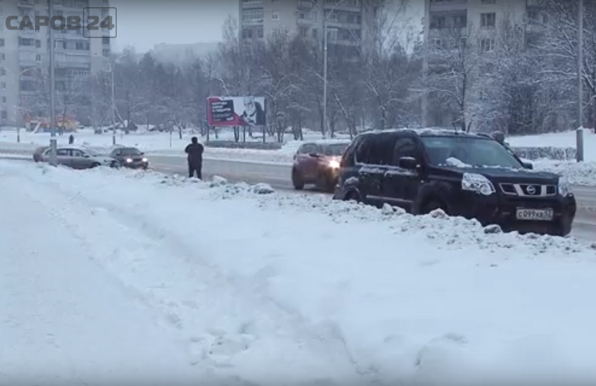 Накат и гололедица стали причиной ДТП на улице Академика Харитона