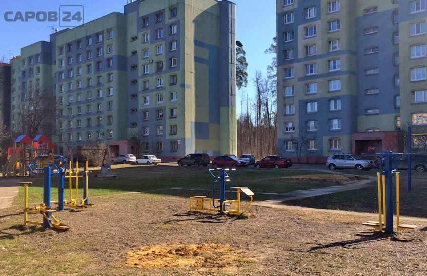 Две школьницы получили травмы на уличном тренажере