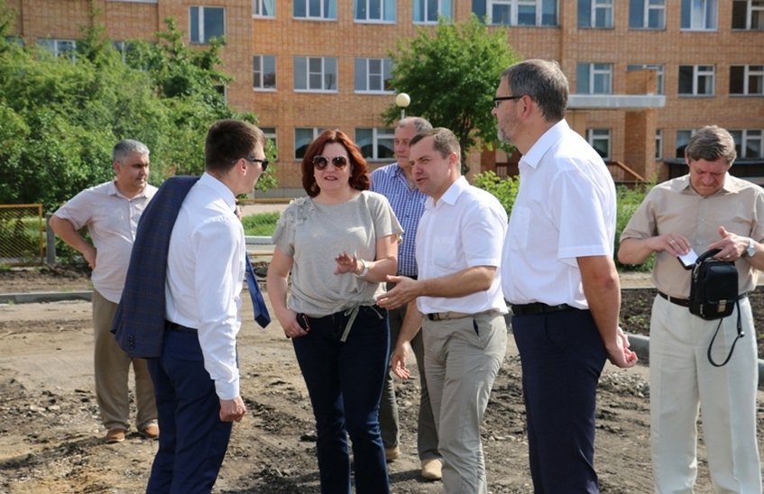 Межшкольный стадион в новом районе реконструируют к 1 августа (ВИДЕО)