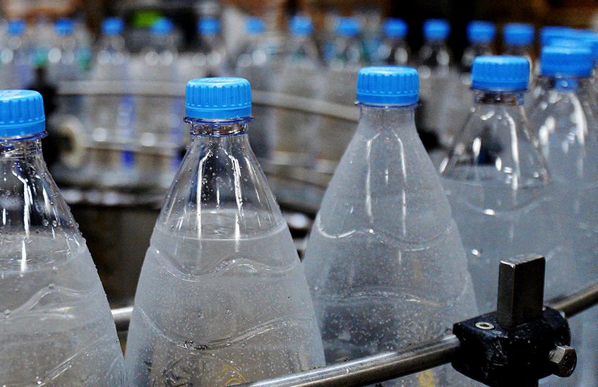 Четверть рынка питьевой воды в России признана подделкой