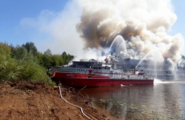 Теплоход «Святая Русь» загорелся под Нижним Новгородом (ВИДЕО)