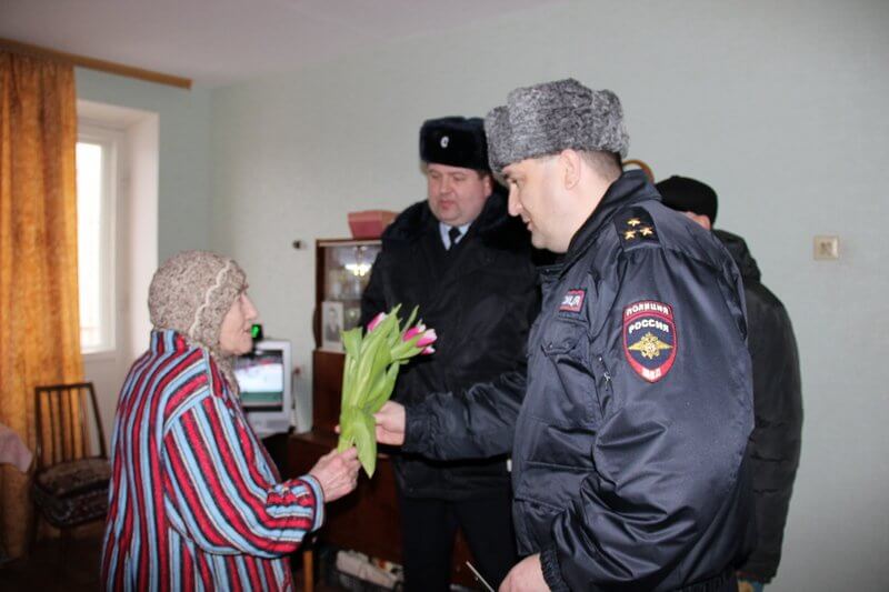 Женщины-ветераны УВД получили поздравления с 8 Марта