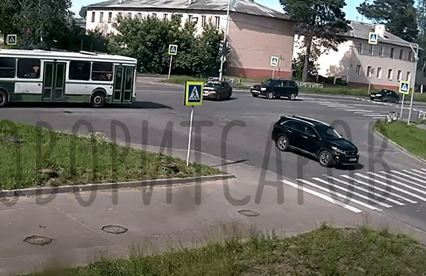 Пассажир автобуса попал в реанимацию в результате ДТП (ВИДЕО)