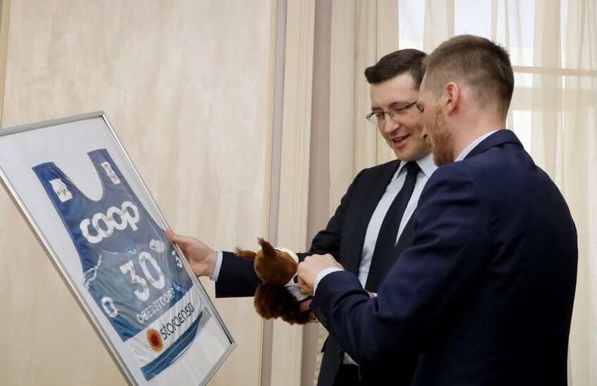 Глеб Никитин наградил Артема Мальцева и Николая Седова «за яркие победы»