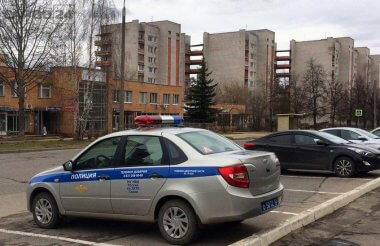 Бабушка попала под машину на улице Шверника