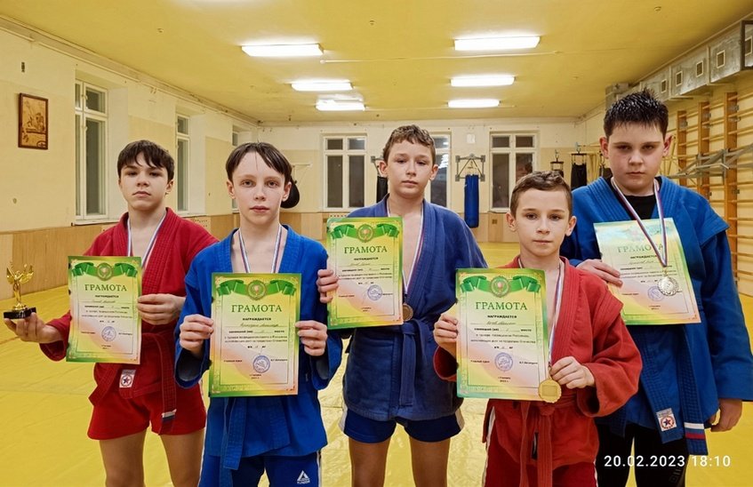 Саровские борцы вернулись домой с медалями