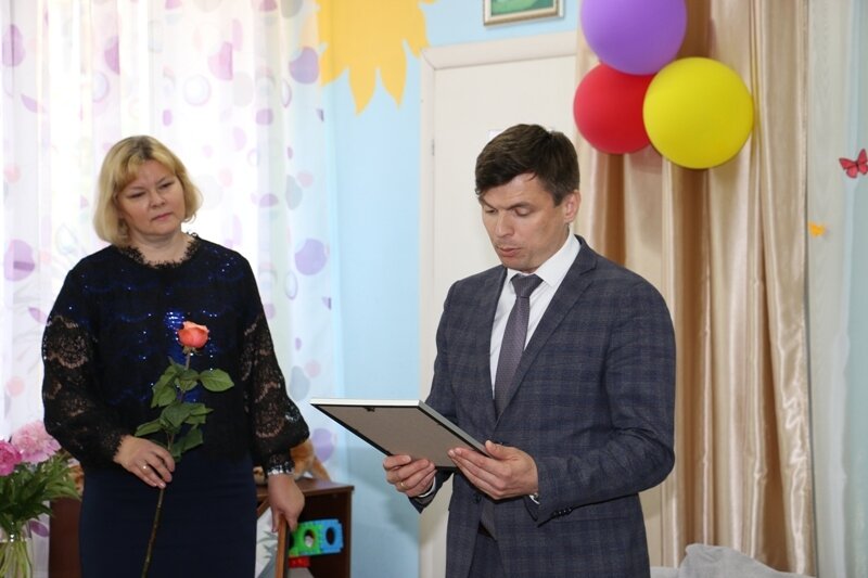 Сотрудники организаций социальной сферы получили награды к профессиональному празднику (ВИДЕО)