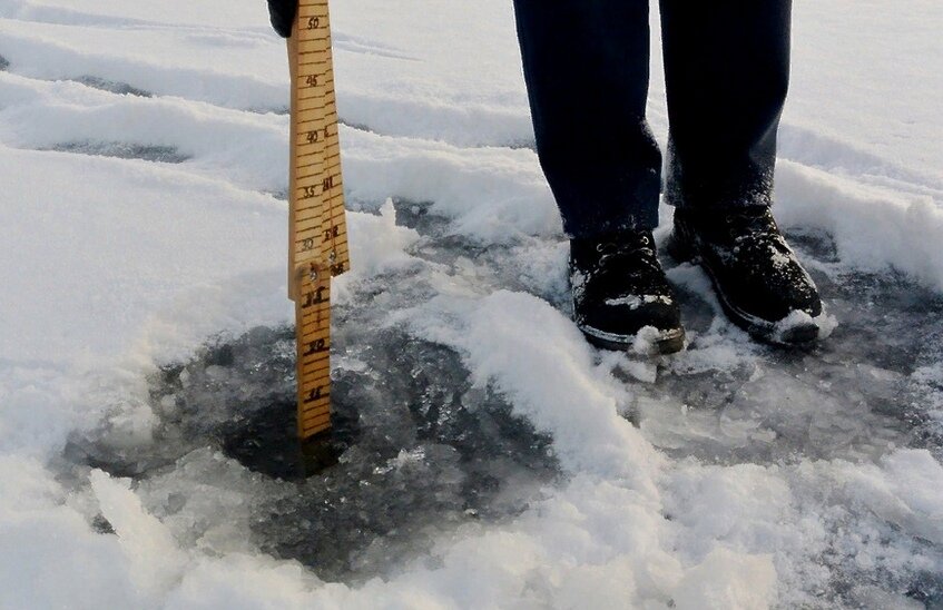 Вода в Сатисе промерзла на 18 см