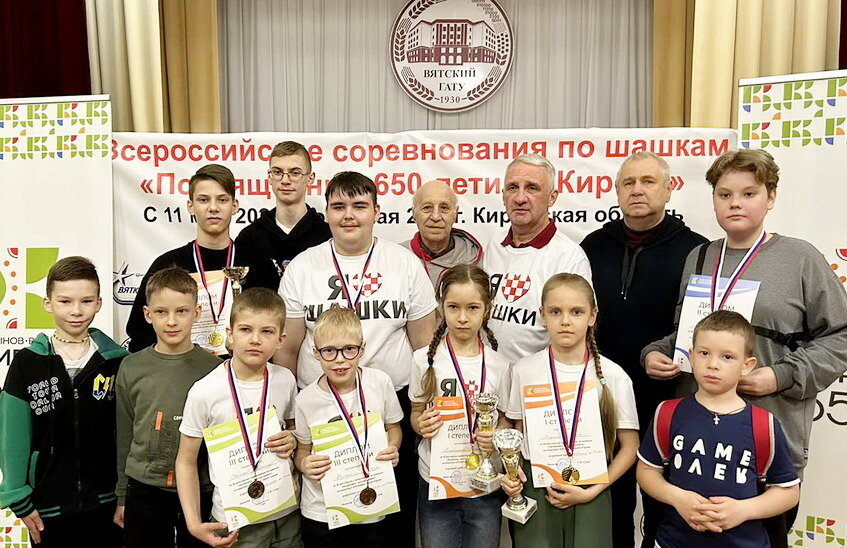 Саровские шашисты выиграли турнир в Кирове