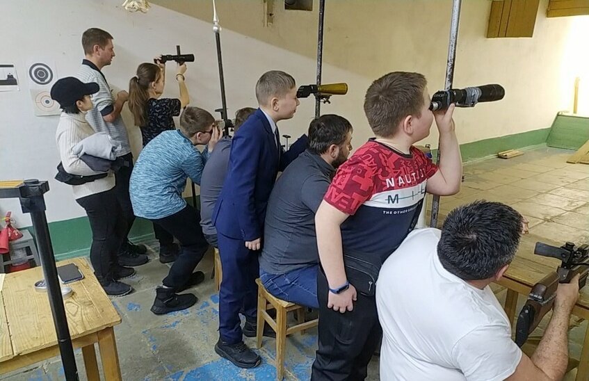 Семьи состязались в пулевой стрельбе в тире «Икара»