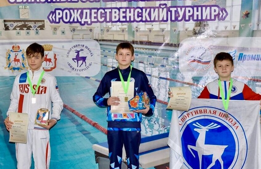 Егор Манюхин выиграл золото в заплыве в областной столице