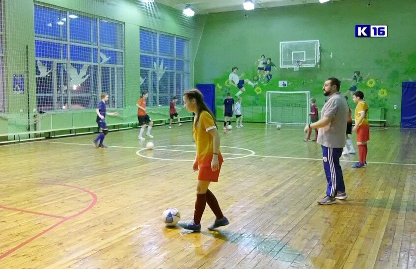Юные саровчанки выиграли зональные соревнования первенства России по футзалу (ВИДЕО)