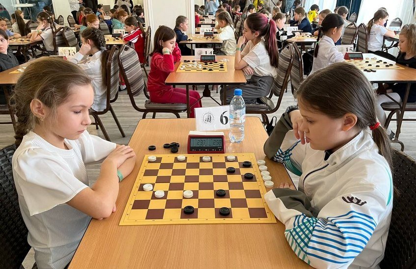 Юные шашисты из Сарова выиграли первенство России