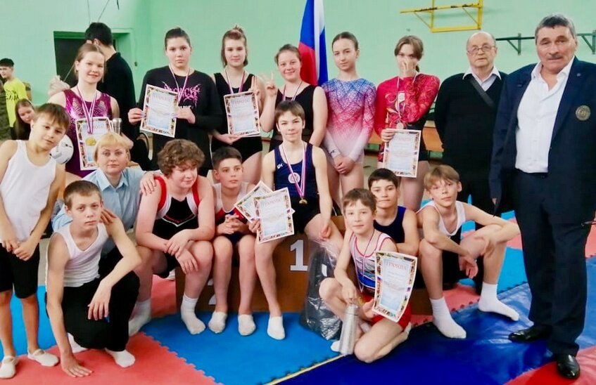 Саровские акробаты завоевали 20 наград на областных соревнованиях