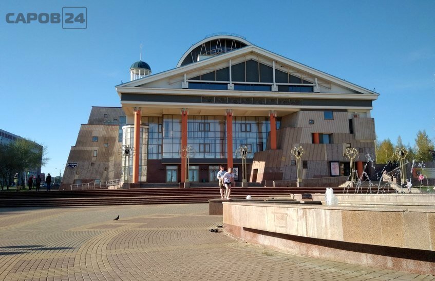 Саровский драмтеатр поставит спектакль-променад «На расстоянии шага»