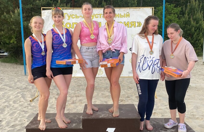 Саровчанки выиграли серебро межрегионального турнира по пляжному волейболу