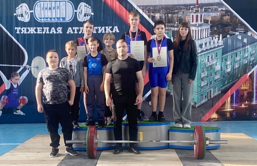 Саровчане выиграли первенство области по тяжелой атлетике