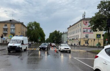 «Тойота» наехала на ребенка у Вечного огня