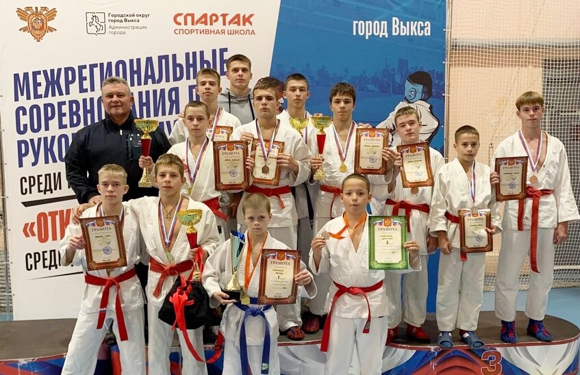 Саровские борцы выиграли 12 медалей в Выксе