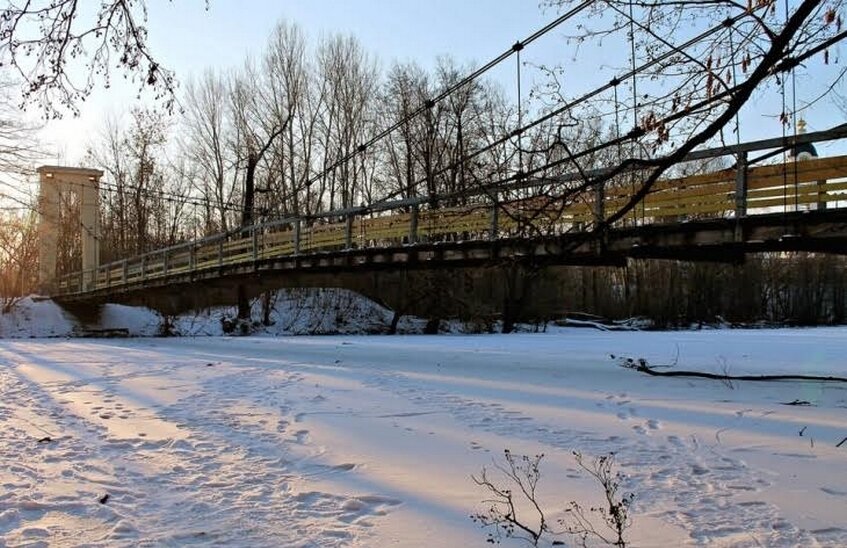Висячий мост закроется на месяц