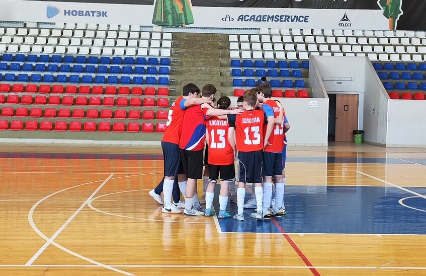 Футболисты школы № 13 выиграли областной турнир «Кожаный мяч»