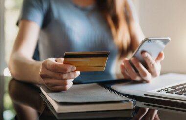 Психолог из Сарова отдала мошенникам более миллиона рублей