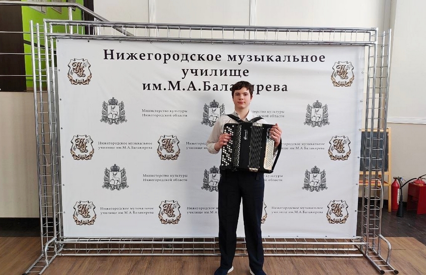 Павел Минеев успешно выступил на всероссийском конкурсе молодых исполнителей на народных инструментах