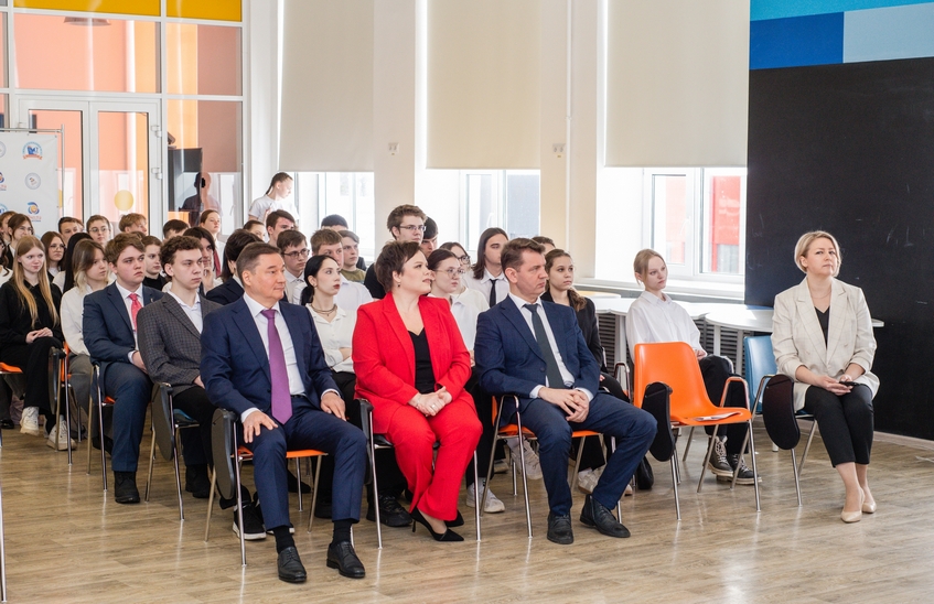 Первый школьный клуб дипломатии открылся в Сарове