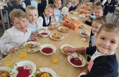 Ученики четырех саровских школ смогут завтракать и обедать в субботу