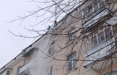 Опасность схода снега с крыш повысилась в Сарове