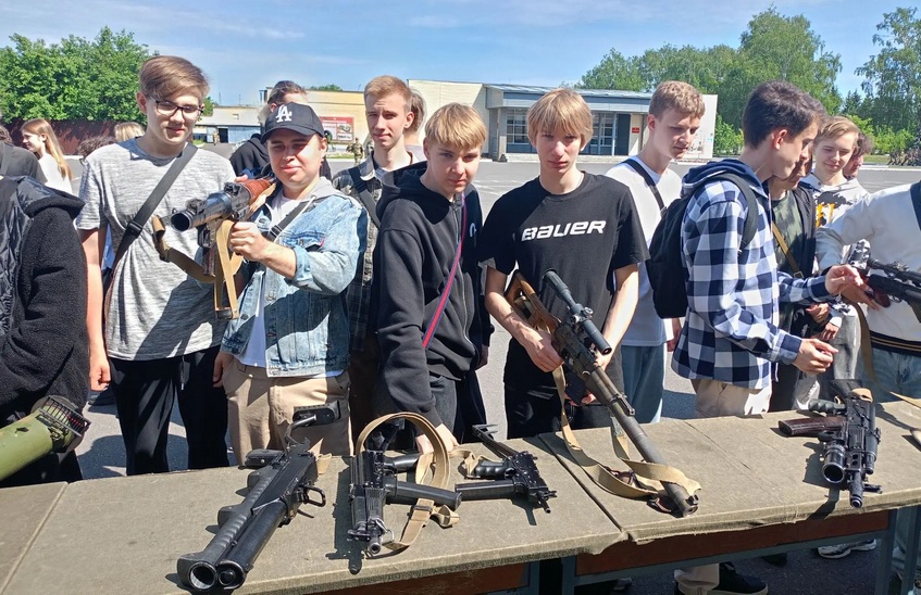 Школьники прошли учебные сборы по основам военной службы