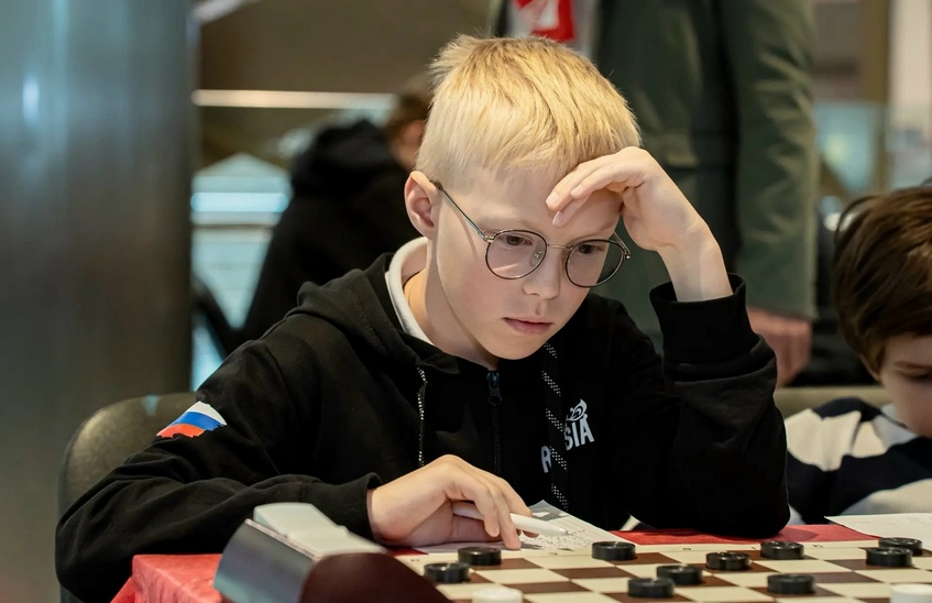 Трое саровчан выиграли золото шашечного турнира в Москве