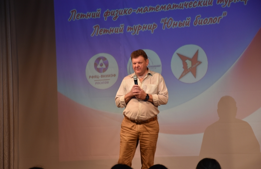 Саровские школьники проходят образовательные программы в «Гайдаре»
