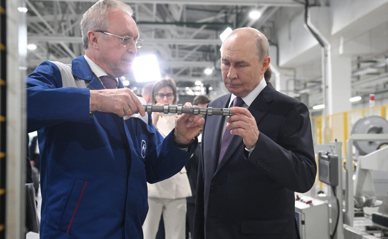 Президент России Владимир Путин посетил нижегородский автомобильный кластер