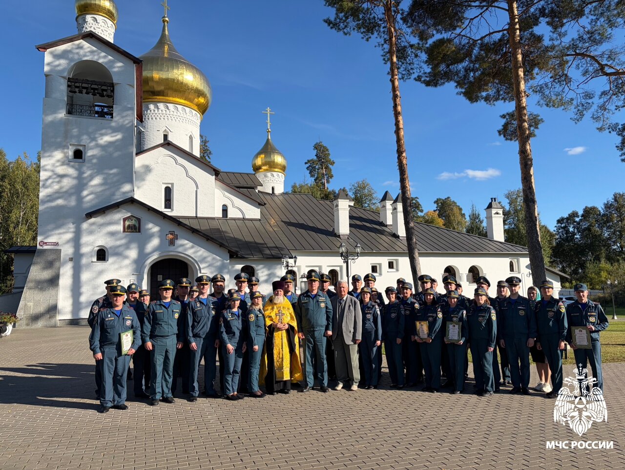 В Храме в честь святых Царственных страстотерпцев прошёл молебен в честь иконы «Неопалимая Купина»